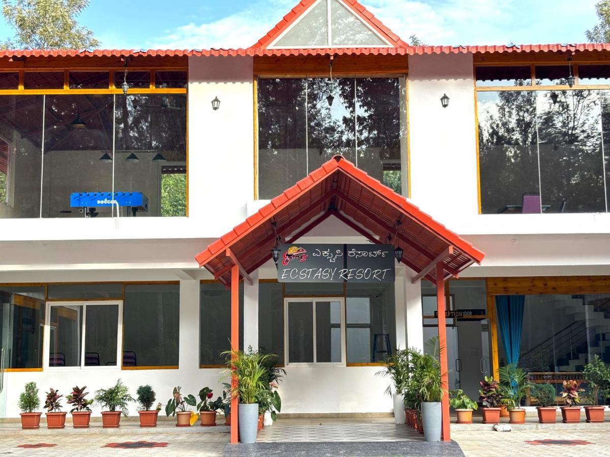 Ecstasy Tent Stay With Swimming Pool & Common Washroom Chikmagalūr المظهر الخارجي الصورة
