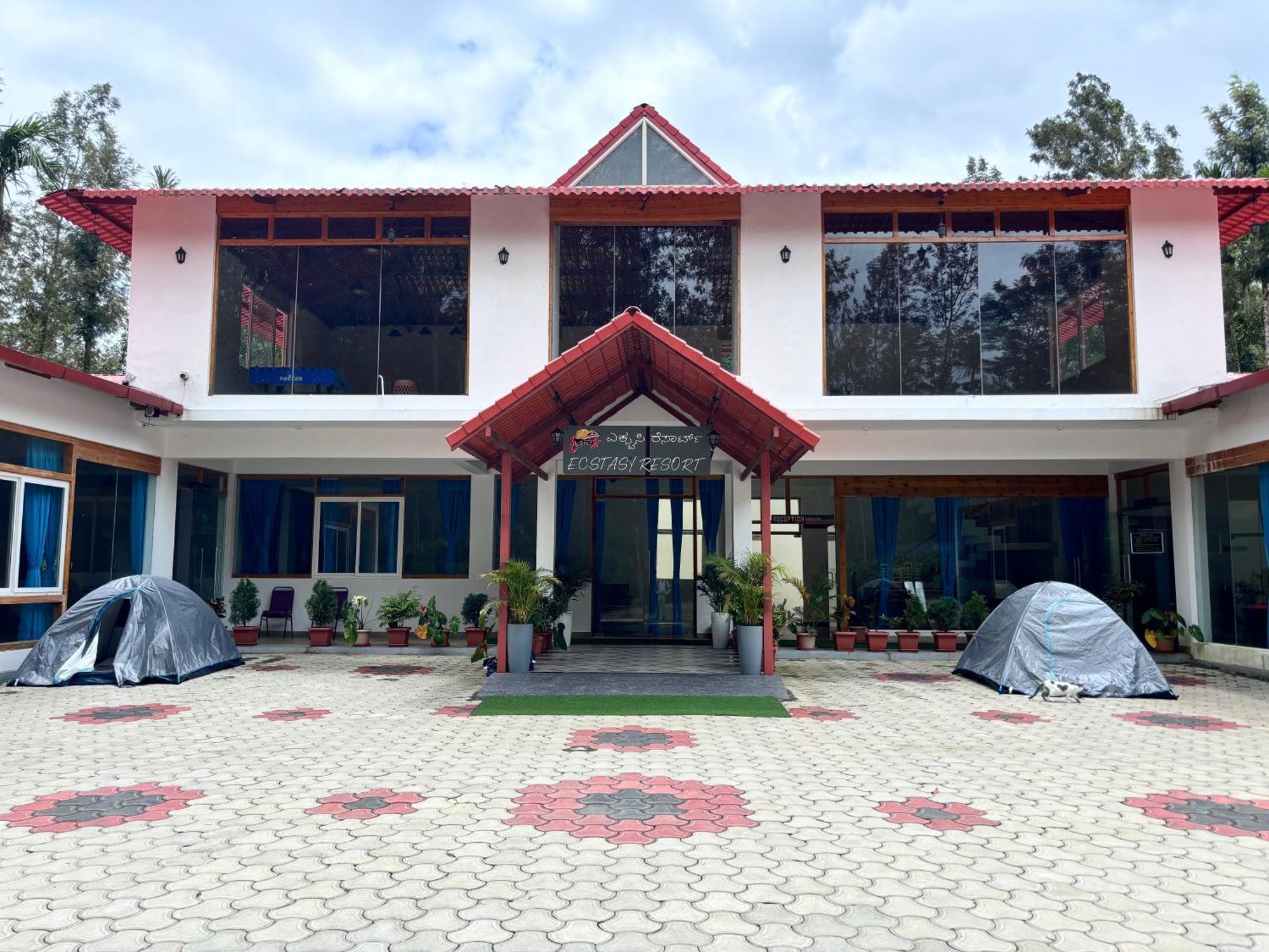 Ecstasy Tent Stay With Swimming Pool & Common Washroom Chikmagalūr المظهر الخارجي الصورة