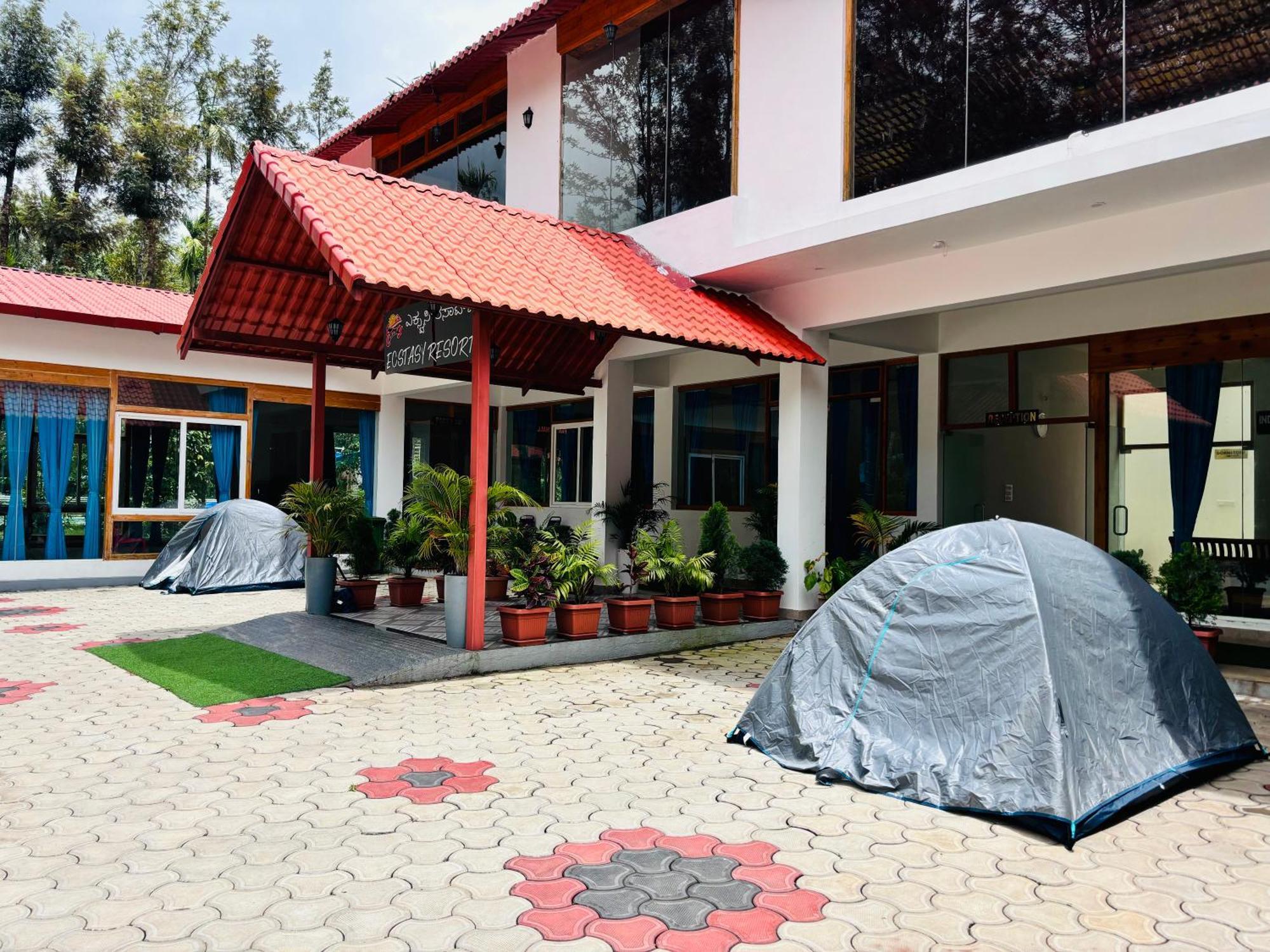 Ecstasy Tent Stay With Swimming Pool & Common Washroom Chikmagalūr المظهر الخارجي الصورة