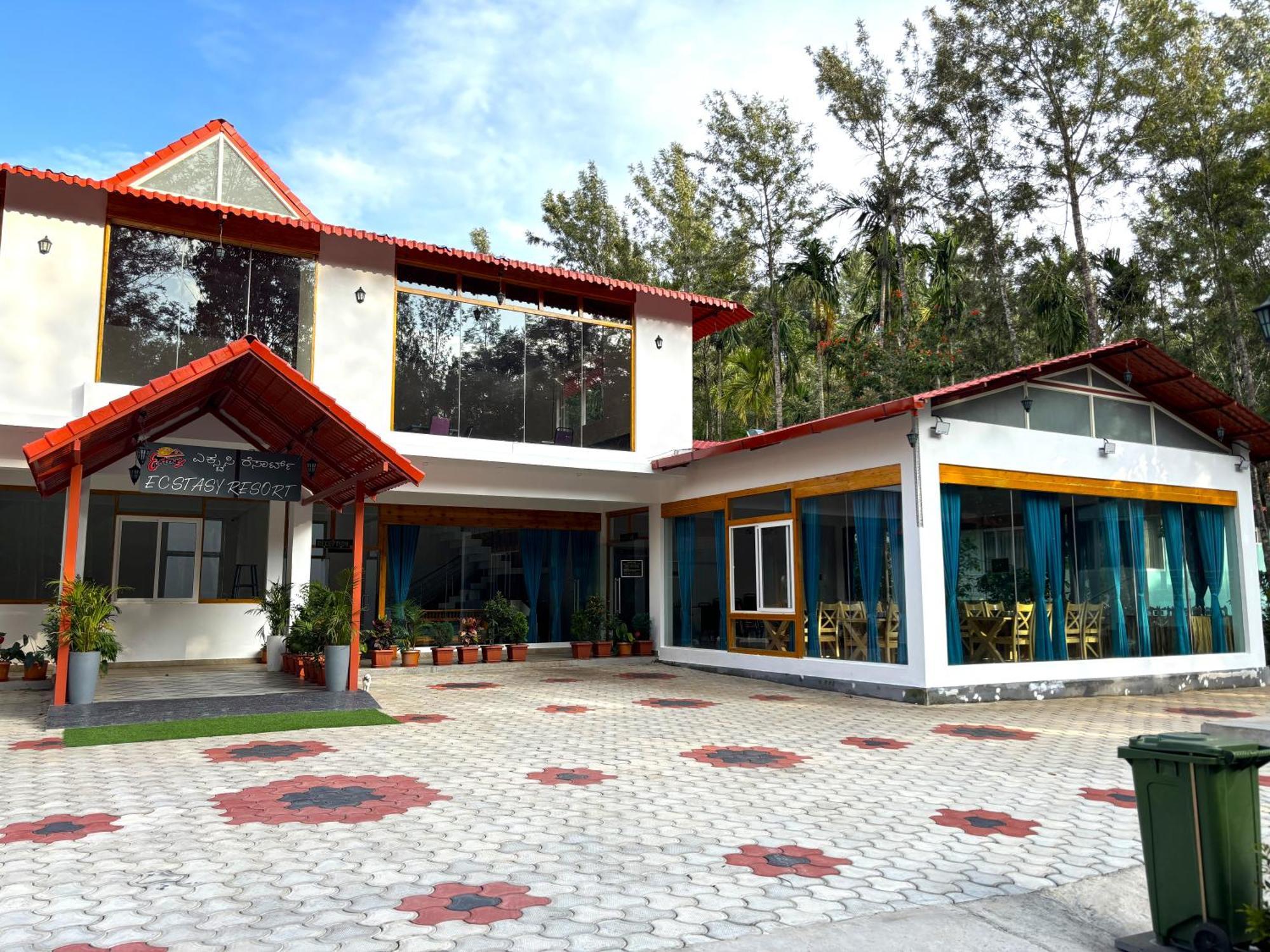Ecstasy Tent Stay With Swimming Pool & Common Washroom Chikmagalūr المظهر الخارجي الصورة