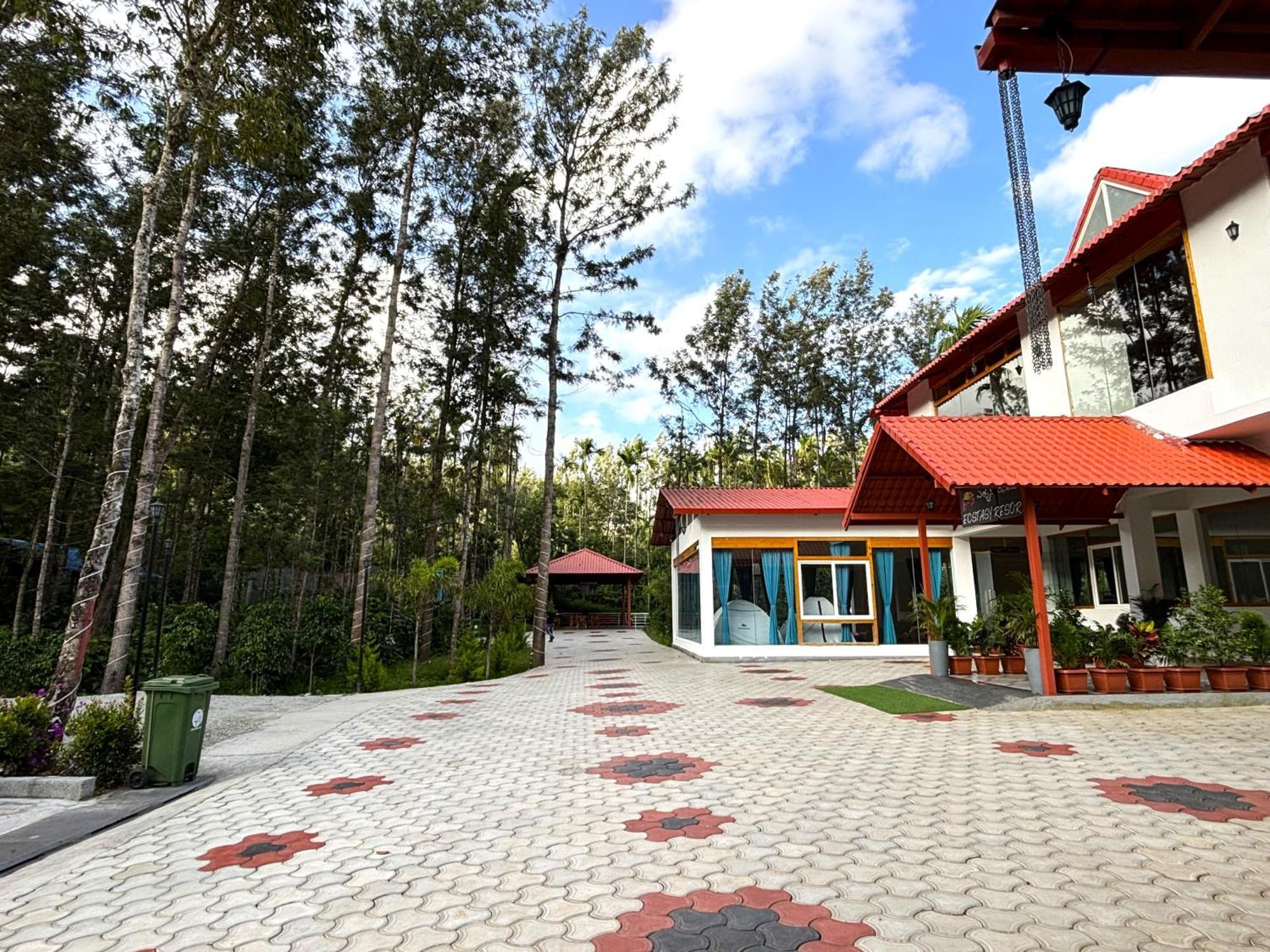 Ecstasy Tent Stay With Swimming Pool & Common Washroom Chikmagalūr المظهر الخارجي الصورة